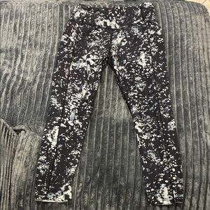 Lululemon Rare Black and White Patterned Leggings sz 10